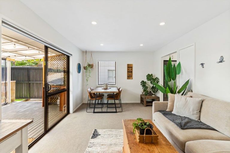 Photo of property in 2/88 Lauderdale Road, Birkdale, Auckland, 0626