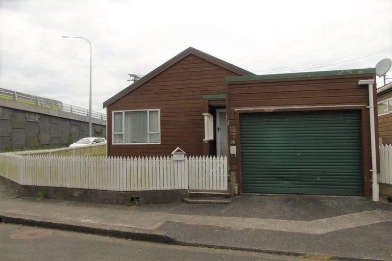 Photo of property in 1 Takatimu Way, Johnsonville, Wellington, 6037