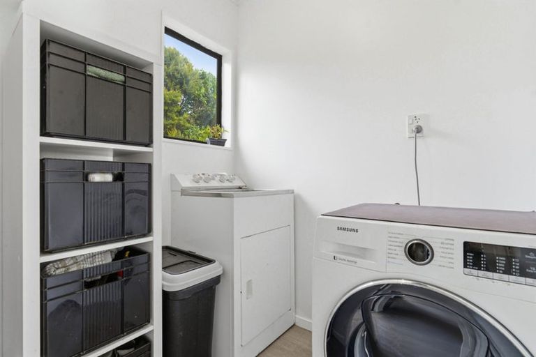 Photo of property in 2/26 Sunward Rise, Glenfield, Auckland, 0629