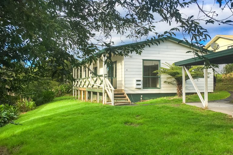 Photo of property in 15 Aldern Road, Massey, Auckland, 0614