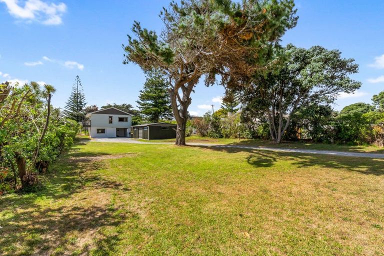 Photo of property in 6 Toi Street, Otaki Beach, Otaki, 5512