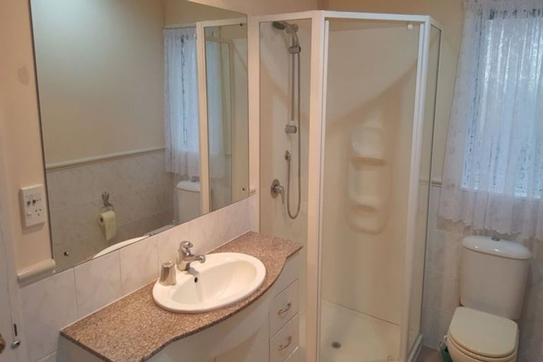 Photo of property in 32 Middlefield Drive, East Tamaki Heights, Auckland, 2016