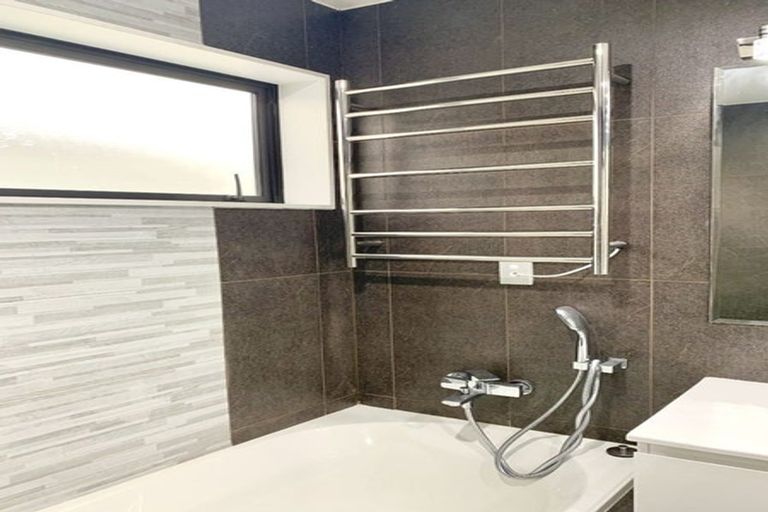 Photo of property in 8 Pihoihoi Place, Hobsonville, Auckland, 0616