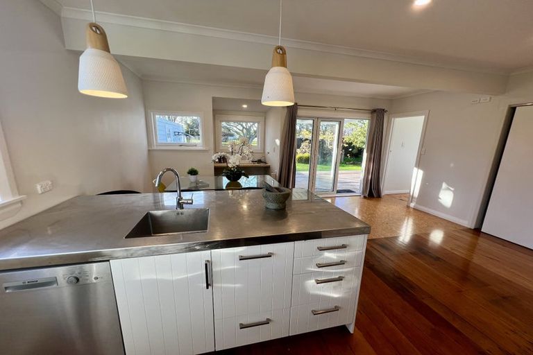 Photo of property in 2 Brassey Street, Waverley, 4510