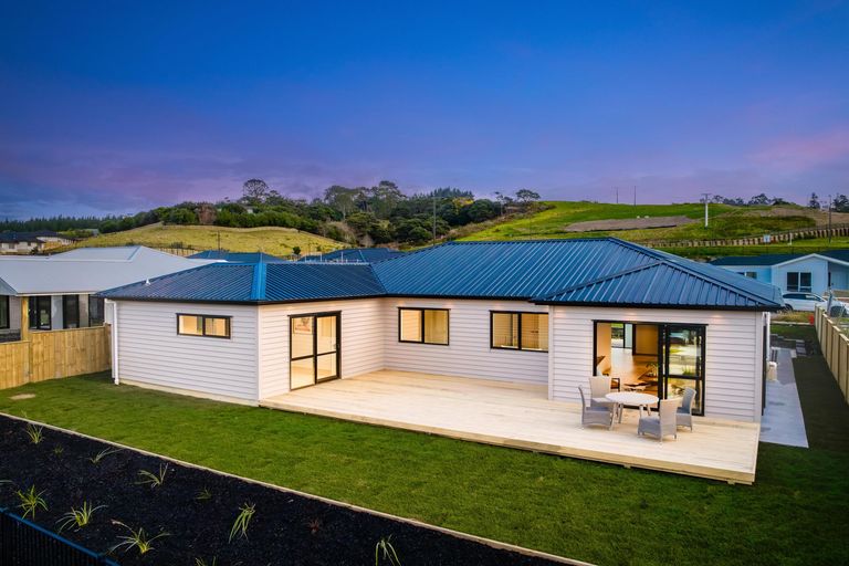 Photo of property in 7 Awa Avenue, Helensville, 0800