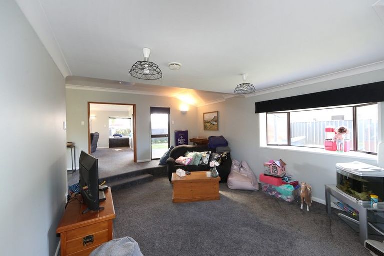Photo of property in 28 Chester Street, Taradale, Napier, 4112