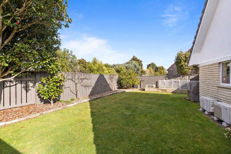 Photo of property in 5 Tamati Place, Merrilands, New Plymouth, 4312