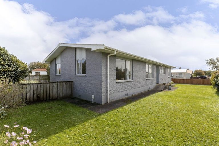 Photo of property in 20 Nikau Street, Inglewood, 4330
