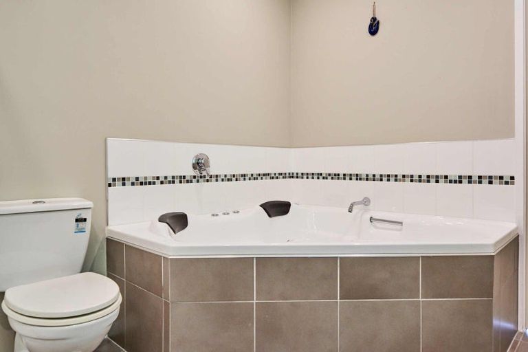 Photo of property in 4 Meridian Way, Whitby, Porirua, 5024