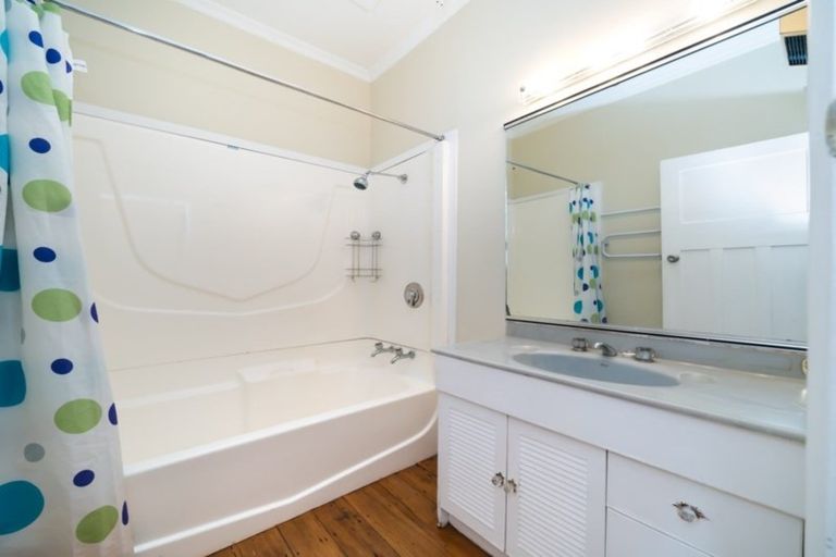 Photo of property in 44 Chelwood Street, Takaro, Palmerston North, 4412