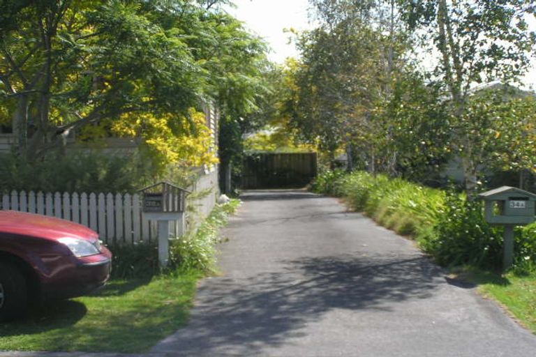 Photo of property in 2/32 Gladstone Road, Northcote, Auckland, 0627
