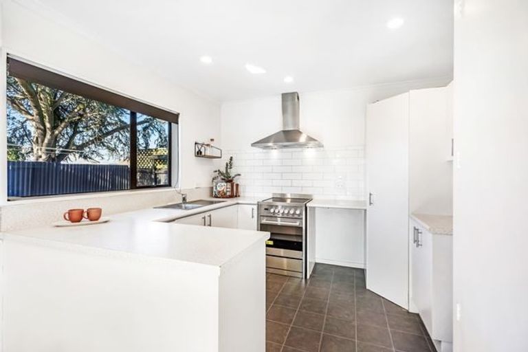 Photo of property in 52a Vivian Street, Burwood, Christchurch, 8083