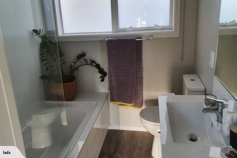 Photo of property in 20u7 Glanmire Road, Newlands, Wellington, 6037