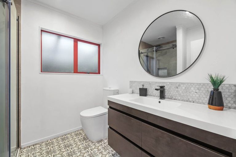 Photo of property in 15a Katrina Place, Massey, Auckland, 0614