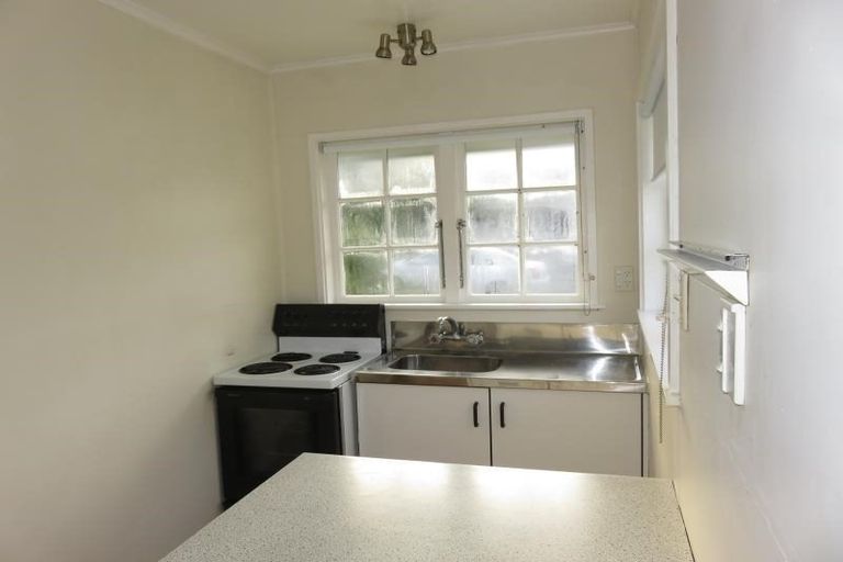 Photo of property in 3a Thurleigh Grove, Karori, Wellington, 6012