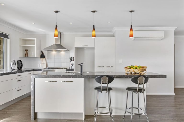 Photo of property in 14 Parsot Place, Pukekohe, 2120