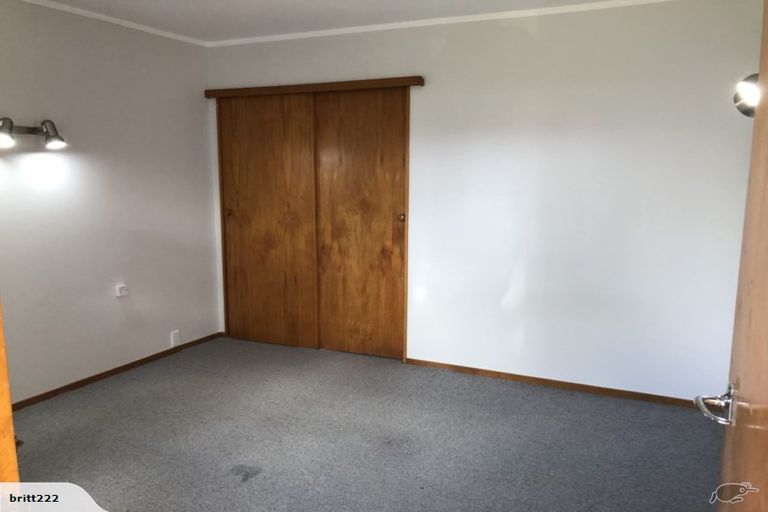 Photo of property in 28a Renata Crescent, Te Atatu Peninsula, Auckland, 0610