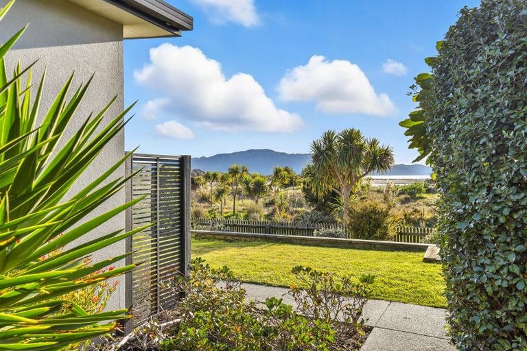 Photo of property in 22 Taranui Way, Paraparaumu Beach, Paraparaumu, 5032