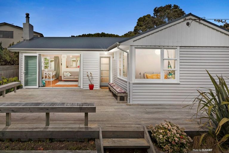 Photo of property in 109 Severn Street, Island Bay, Wellington, 6023