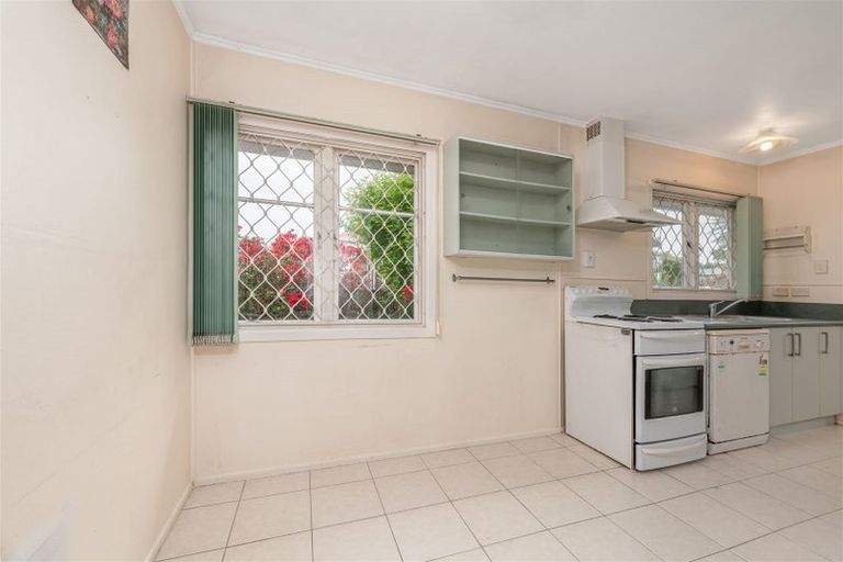 Photo of property in 40 Edwards Avenue, Henderson, Auckland, 0610