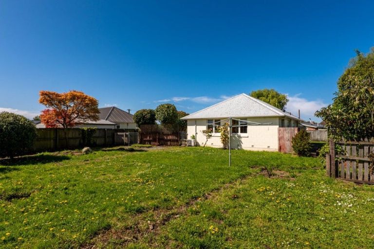 Photo of property in 21 Lambeth Crescent, Northcote, Christchurch, 8052
