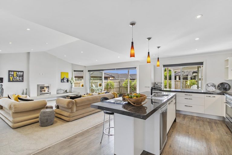 Photo of property in 14 Parsot Place, Pukekohe, 2120