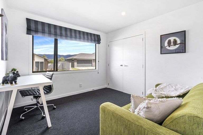 Photo of property in 9 Cory Jane Grove, Riverstone Terraces, Upper Hutt, 5018