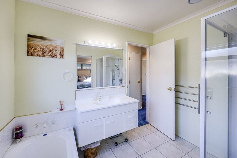 Photo of property in 12 Caulfield Place, Taradale, Napier, 4112