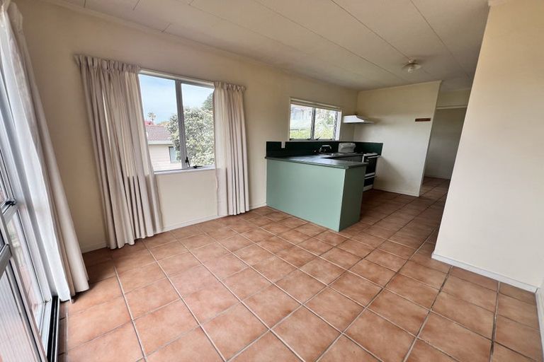 Photo of property in 81 Trias Road, Totara Vale, Auckland, 0629