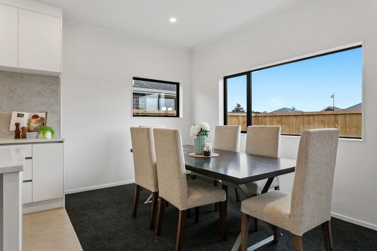 Photo of property in 24 Rose Leigh Drive, Cambridge, 3434