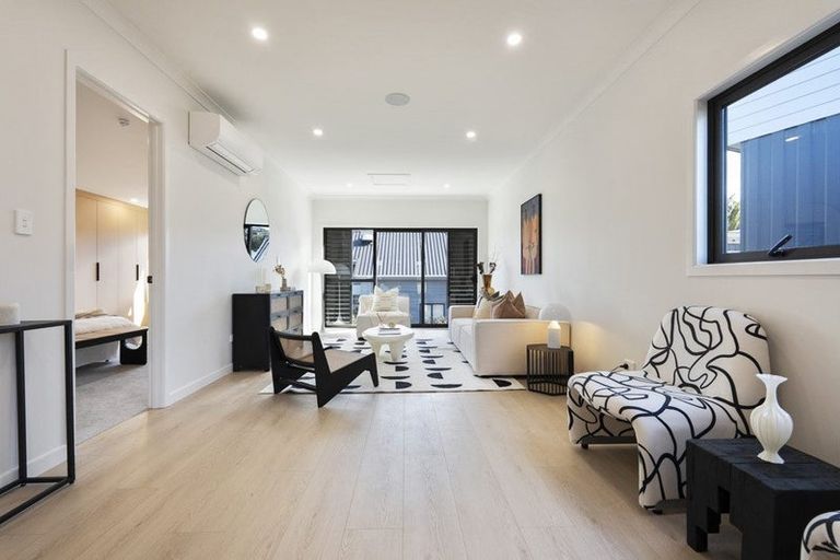 Photo of property in 69d Chivalry Road, Glenfield, Auckland, 0629