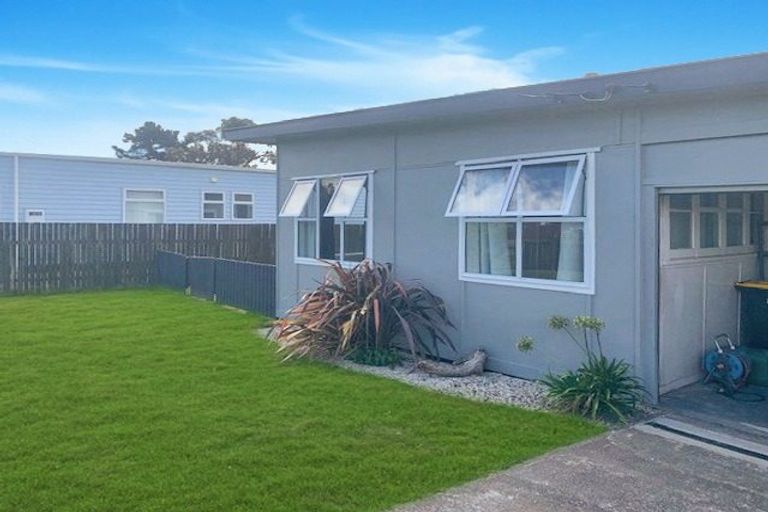 Photo of property in 27 Roore Street, Foxton Beach, Foxton, 4815