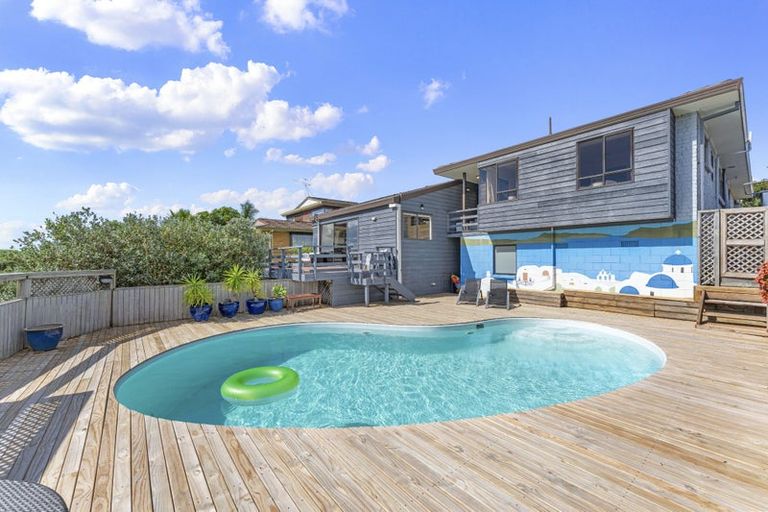 Photo of property in 37 Pigeon Mountain Road, Half Moon Bay, Auckland, 2012