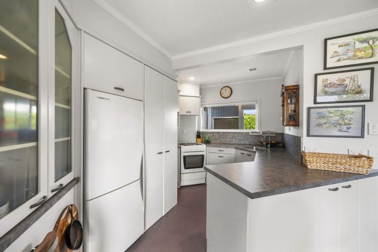 Photo of property in 15a Enfield Road, Hospital Hill, Napier, 4110