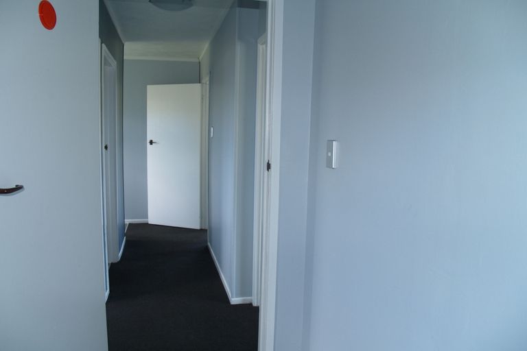 Photo of property in 1/29 Garelja Road, Henderson, Auckland, 0612