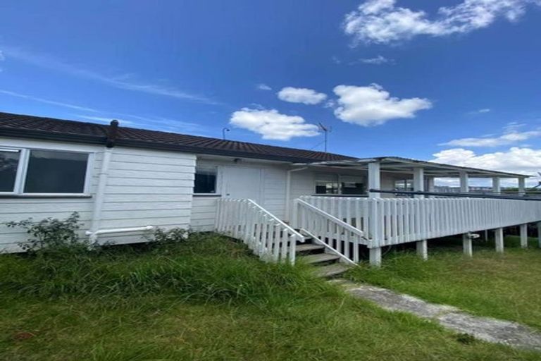 Photo of property in 14 Wren Place, Unsworth Heights, Auckland, 0632