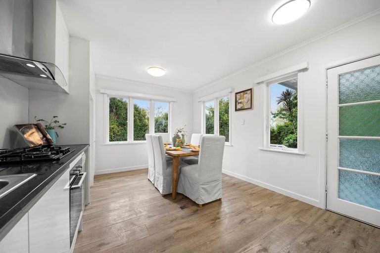 Photo of property in 1/63 Arran Road, Browns Bay, Auckland, 0630