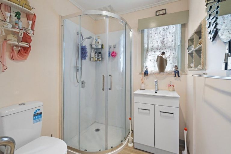 Photo of property in 6 Milne Street, Sanson, 4817