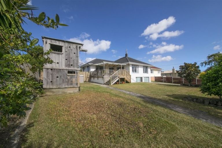 Photo of property in 10 Murray Road, Te Atatu Peninsula, Auckland, 0610
