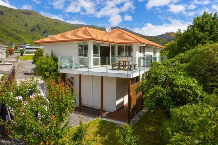 Photo of property in 289g Waikawa Road, Waikawa, Picton, 7220