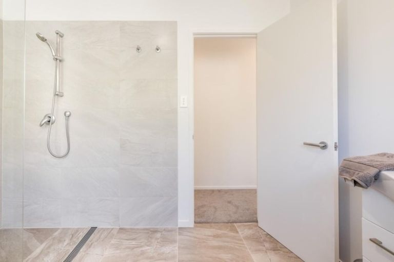 Photo of property in 468 Don Buck Road, Massey, Auckland, 0614