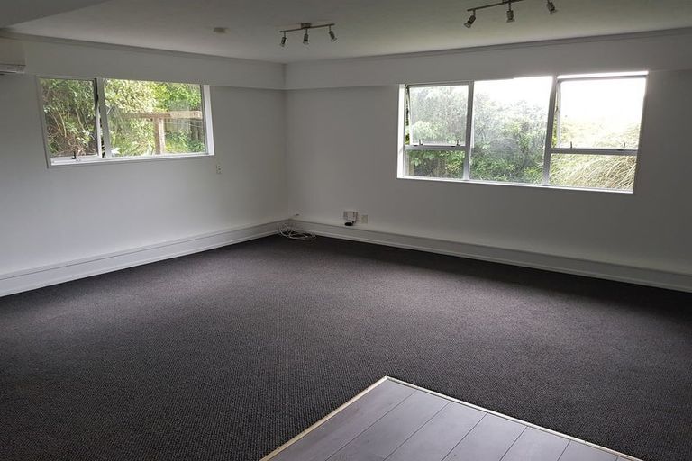 Photo of property in 28-28b Jane Grove, Paparangi, Wellington, 6037