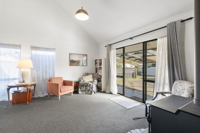 Photo of property in 29 Matthew Place, Kawaha Point, Rotorua, 3010