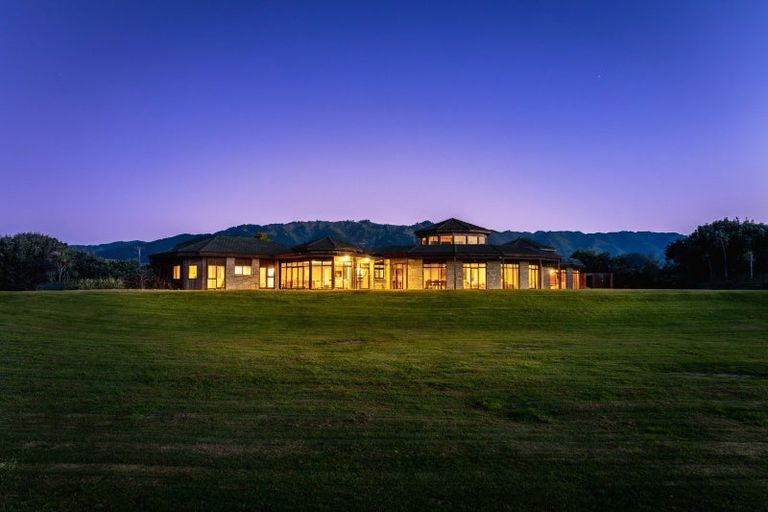 Photo of property in 24 Paetawa Road, Peka Peka, Waikanae, 5391