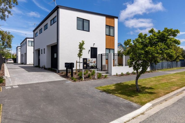 Photo of property in 4/14 Crohane Place, Addington, Christchurch, 8024