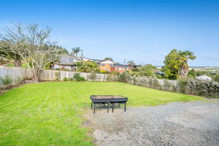 Photo of property in 16 St James Avenue, Helensville, 0800