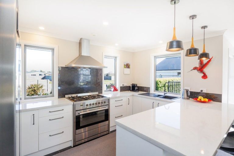 Photo of property in 34 Dogwood Way, Milson, Palmerston North, 4414