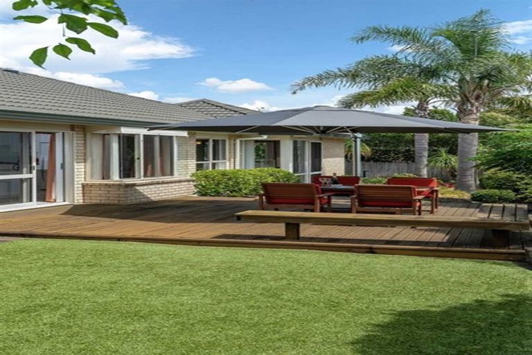 Photo of property in 7 Magilligan Close, East Tamaki Heights, Auckland, 2016