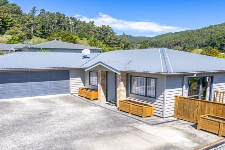 Photo of property in 31 Forest Road, Pinehaven, Upper Hutt, 5019