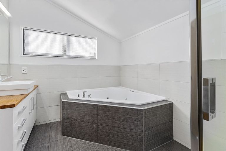 Photo of property in 4 Spyglass Lane, Whitby, Porirua, 5024